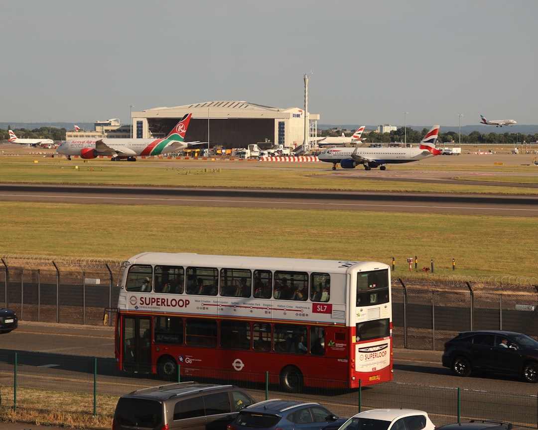 Train vs private transfer for families: the real math — Heathrow-Gatwick.com London transport and travel — family airport transfer london guide for visitors to the city