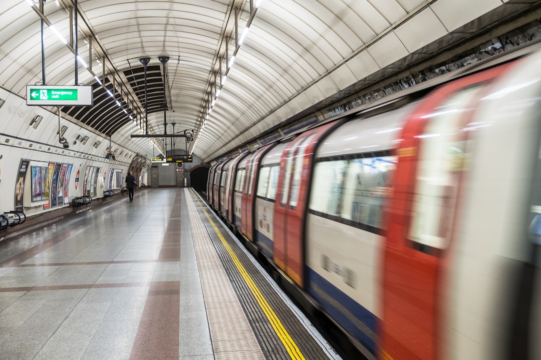How to Use the London Oyster Card: Complete Guide for Visitors