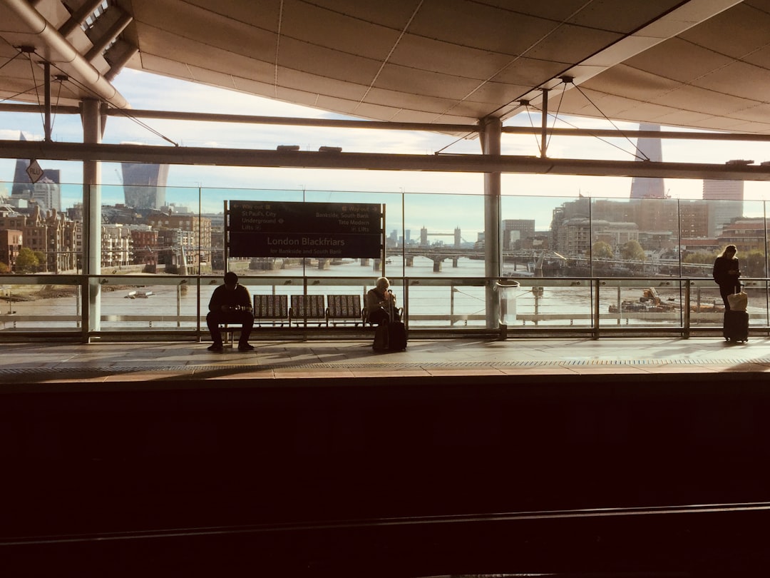 Luton Airport to Central London: Every Transfer Option — Heathrow-Gatwick.com Luton Airport Parkway station — transfer options from Luton Airport to central London by train and shuttle